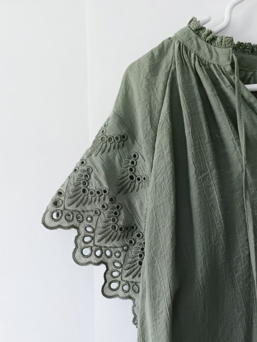 CHELSEA & THEODORE Deep Sage Green Lace Blouse Size M - Picture 5 of 15